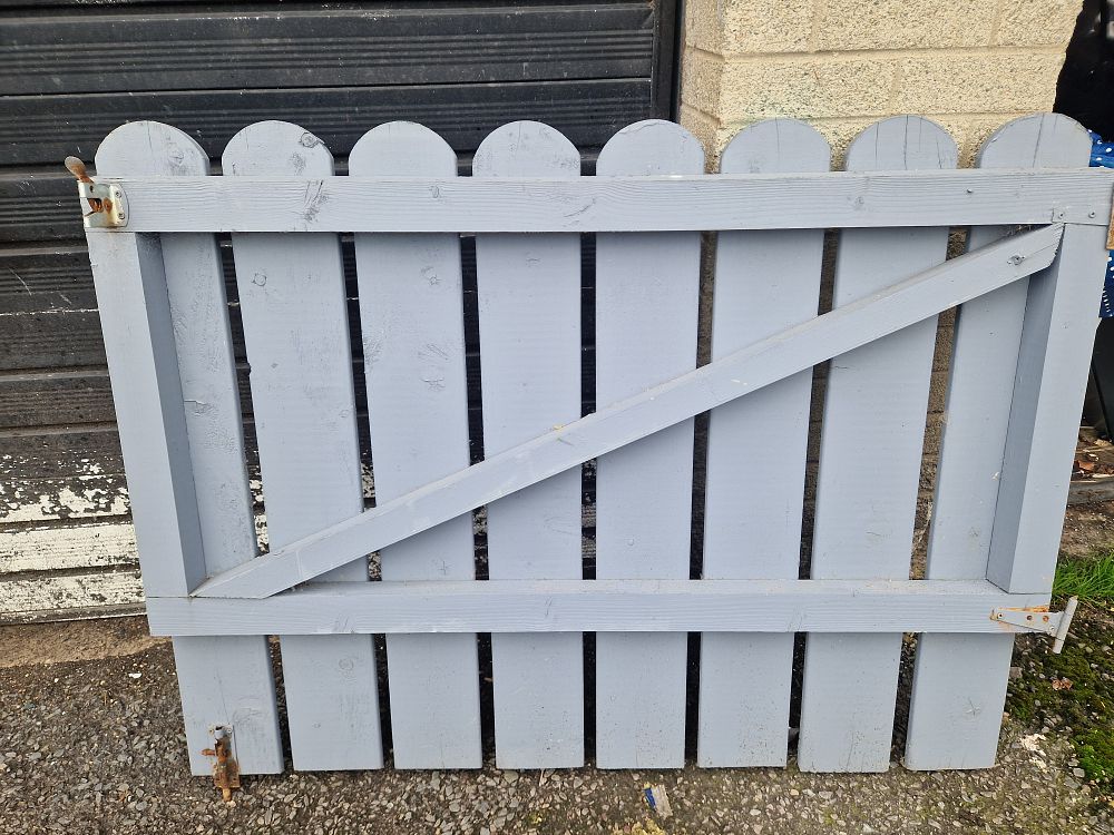 Lot 189: large Very well made garden gate
