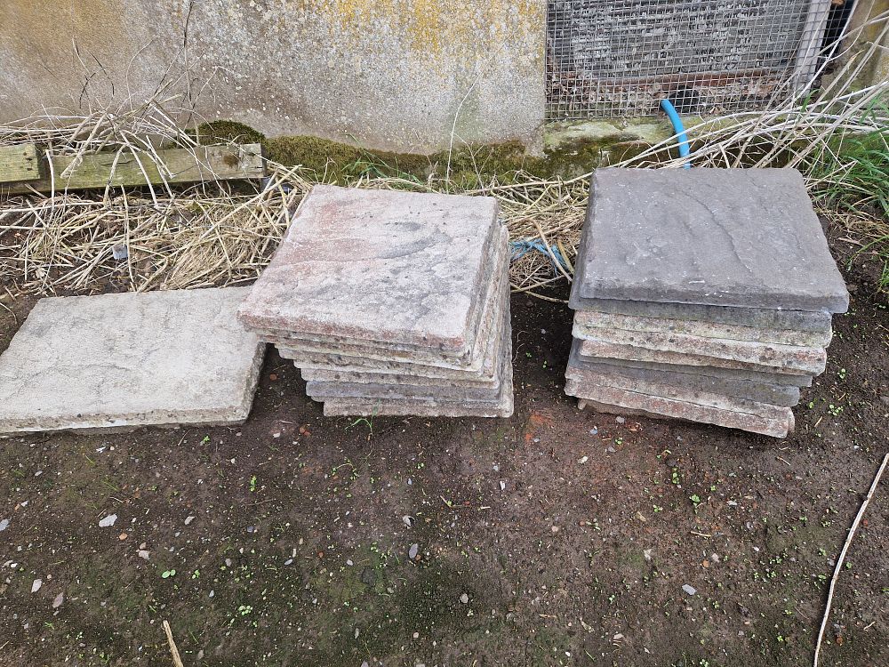 Lot 209: Job lot of garden stones