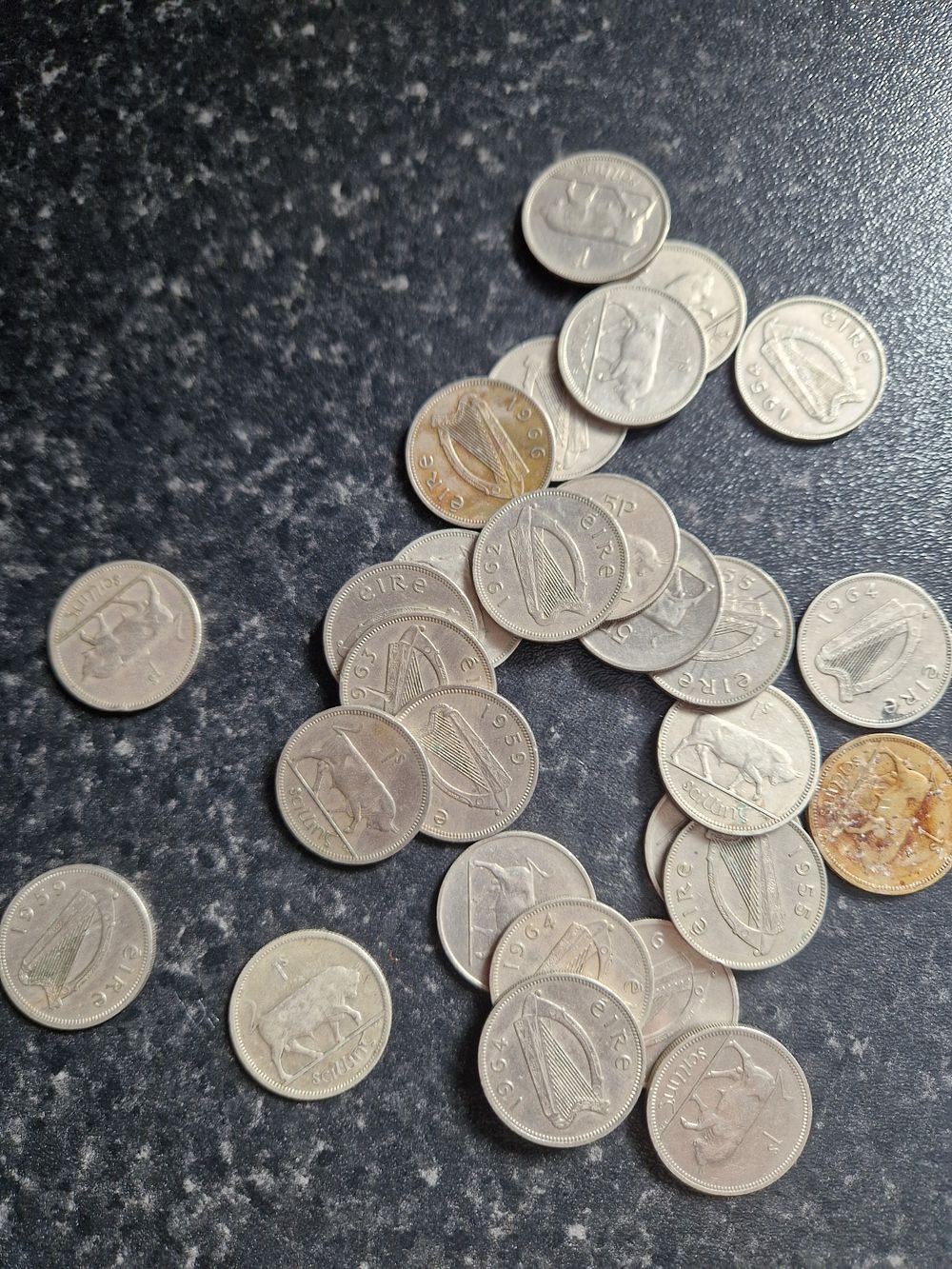 Lot 225: job lot of shillings