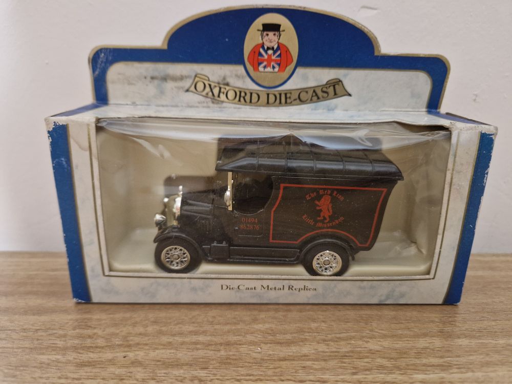 Lot 229: vintage model car
