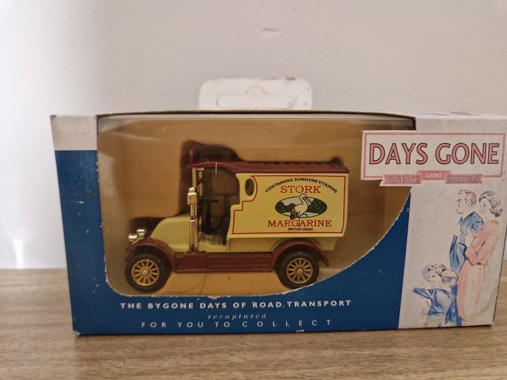 Lot 231: vintage model car