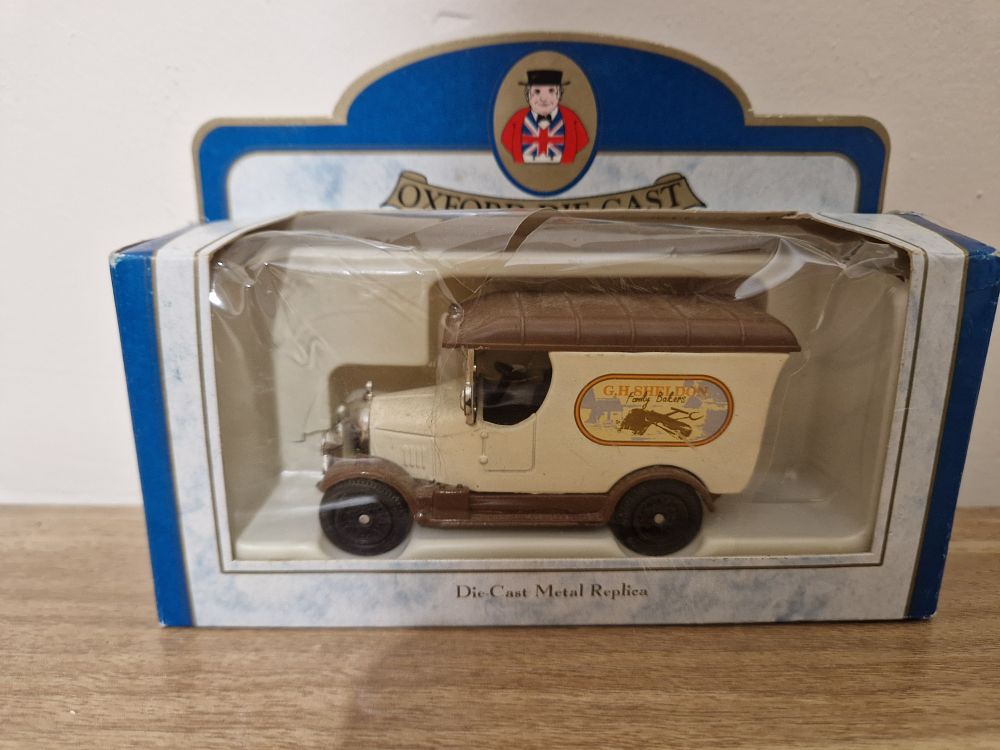 Lot 233: vintage model car