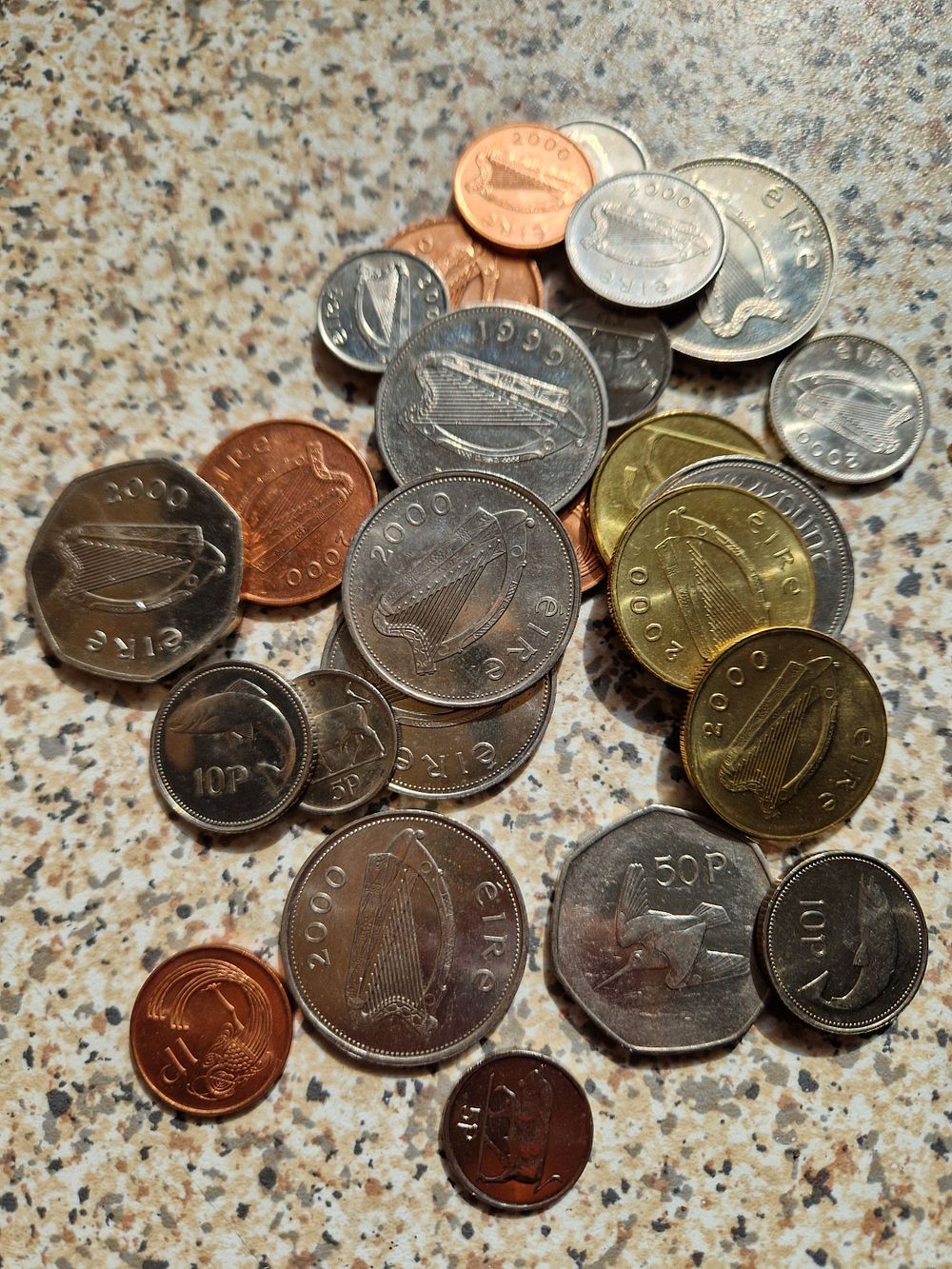 Lot 252: mixed lot of coins