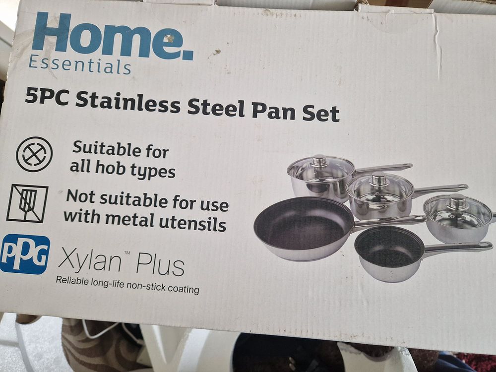 Lot 254: 5pc pan set