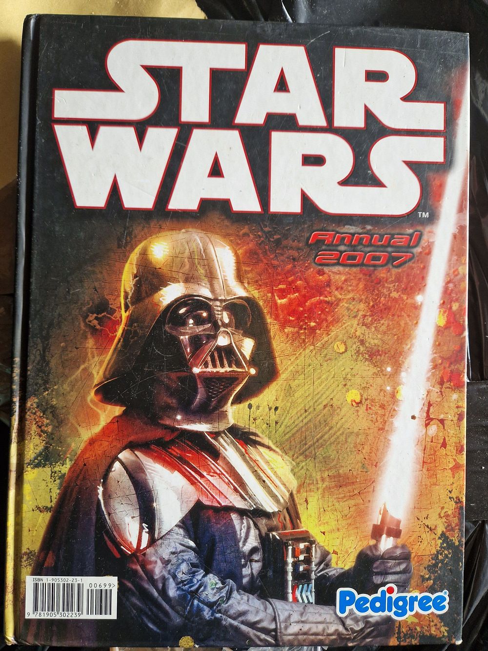 Lot 267: Star wars book Annual 2007
