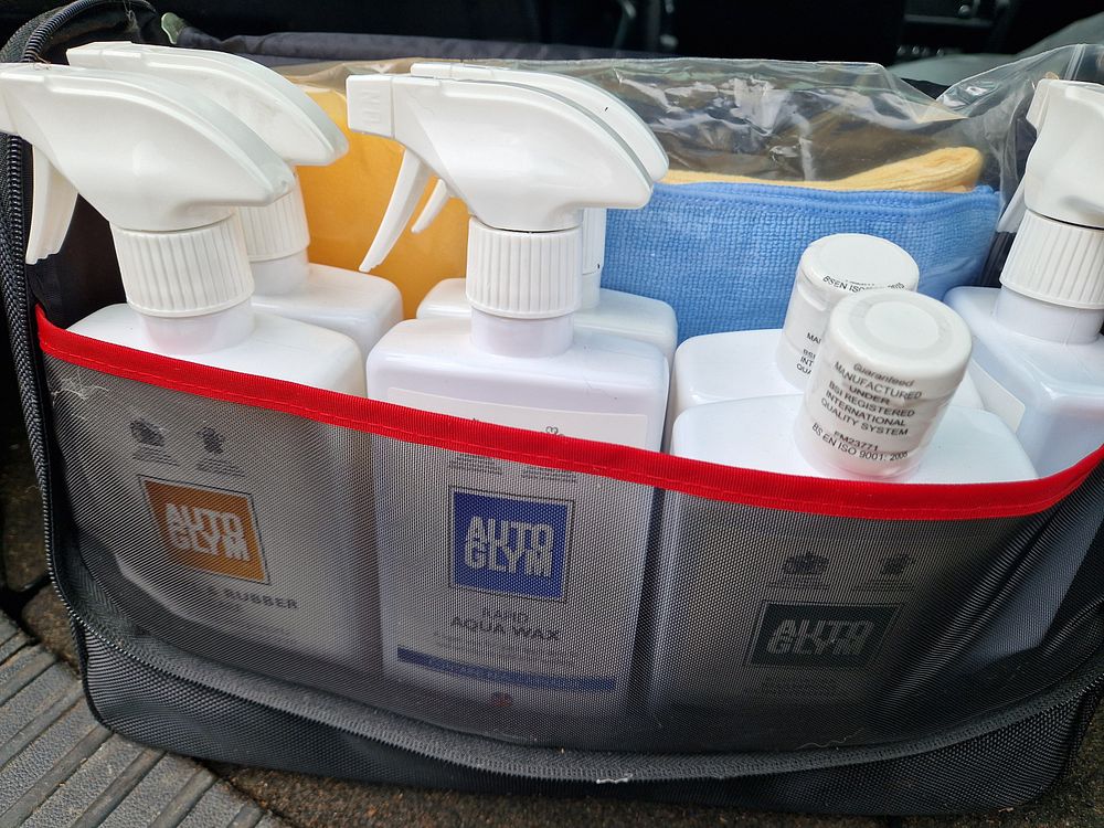 Lot 279: autoglym car cleaning kit