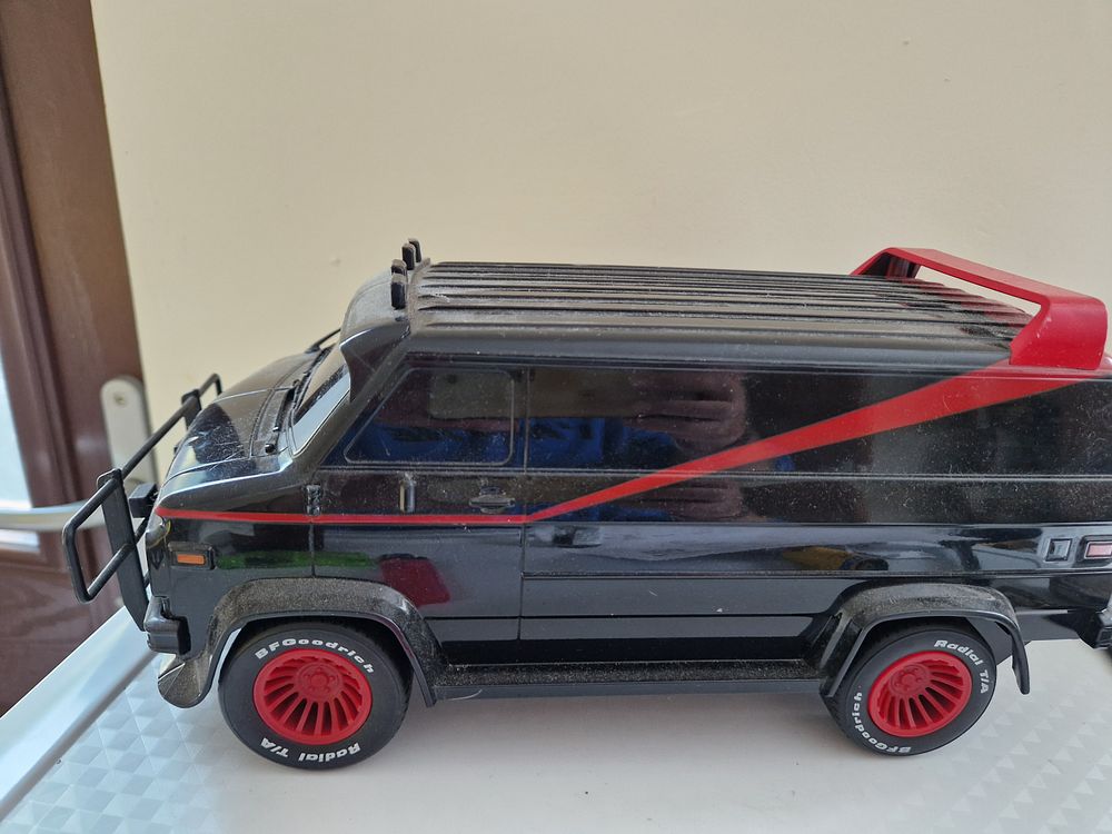 Lot 290: A team van