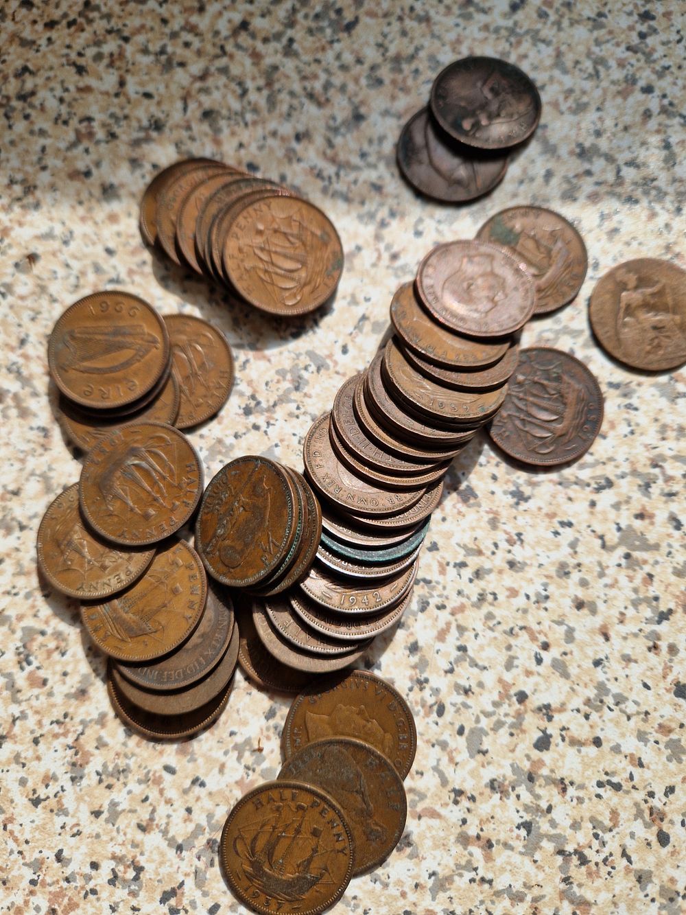 Lot 298: job lot of coins