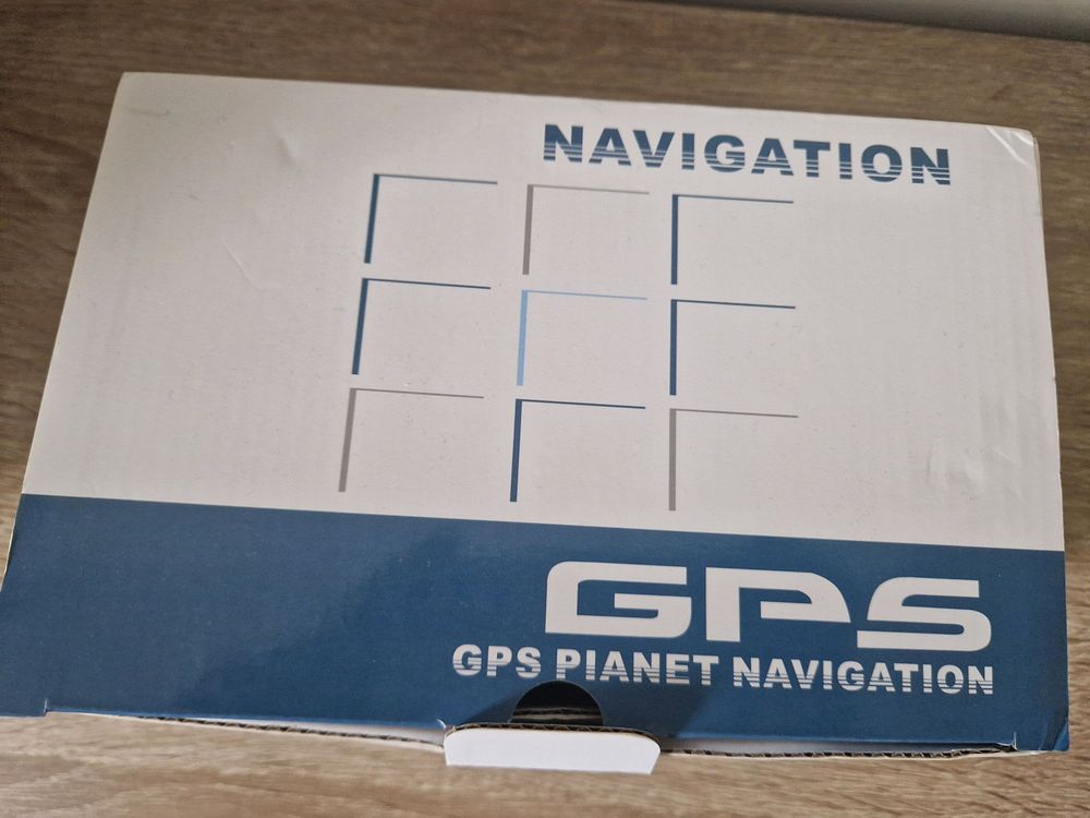 Lot 325: sat nav