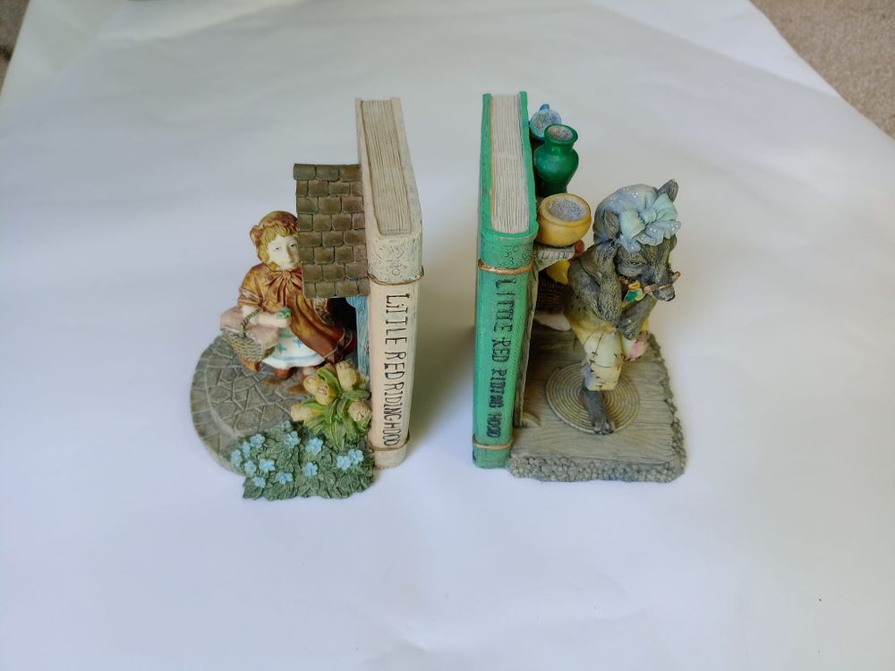 Lot 174: Vintage book ends