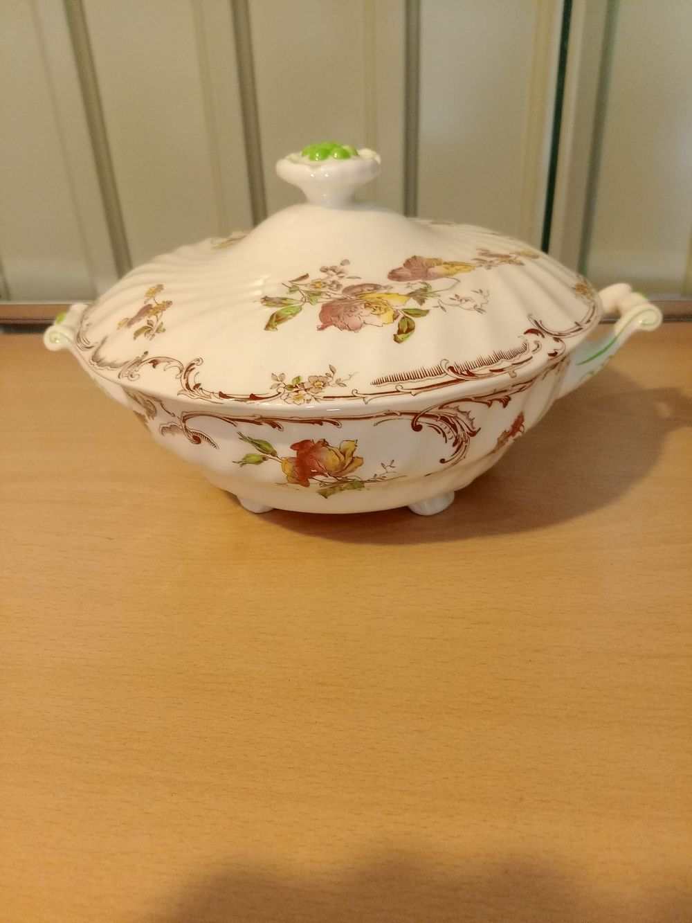 Lot 196: royal Daulton soup bowl