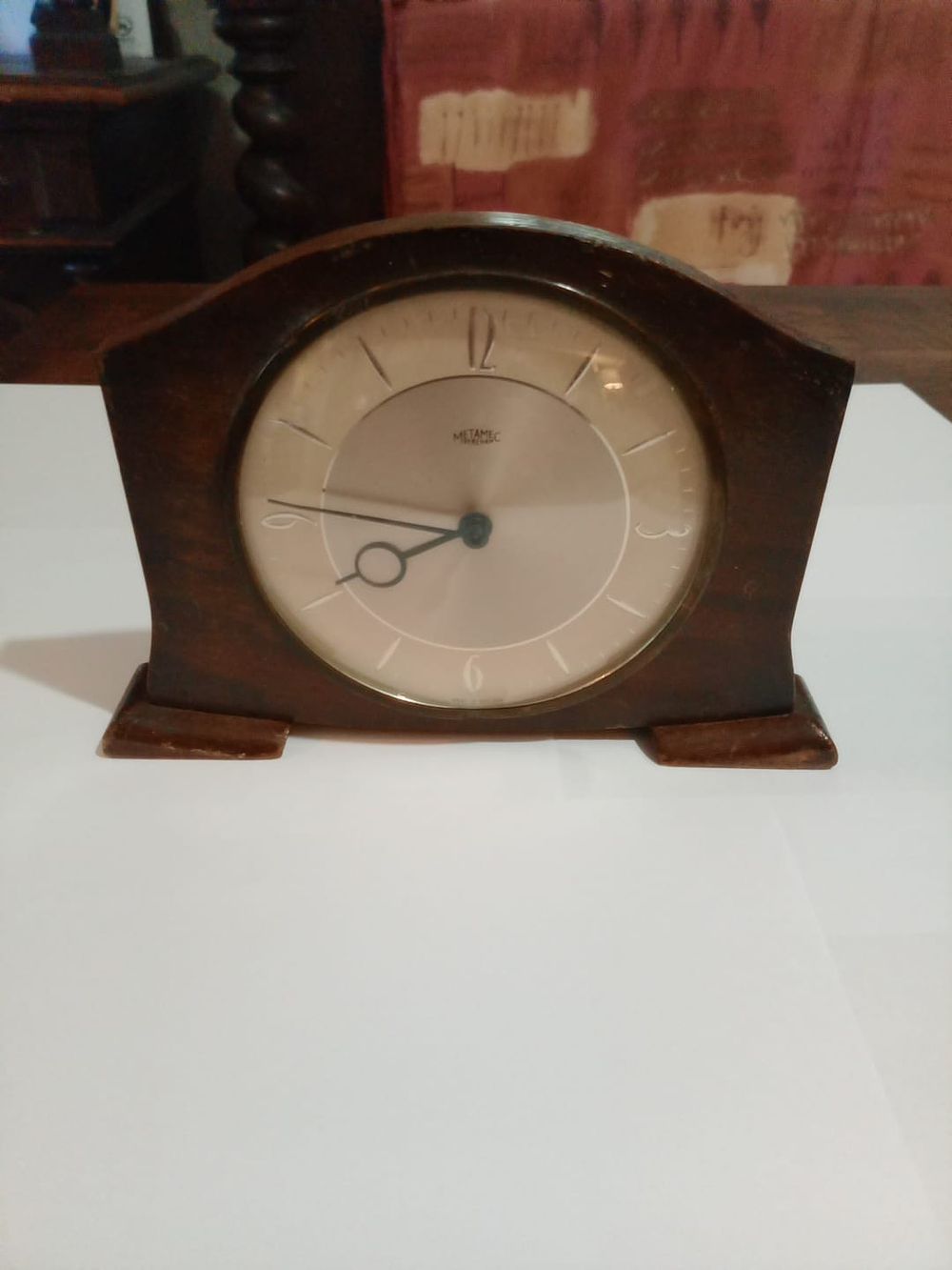 Lot 197: Vintage mantel clock