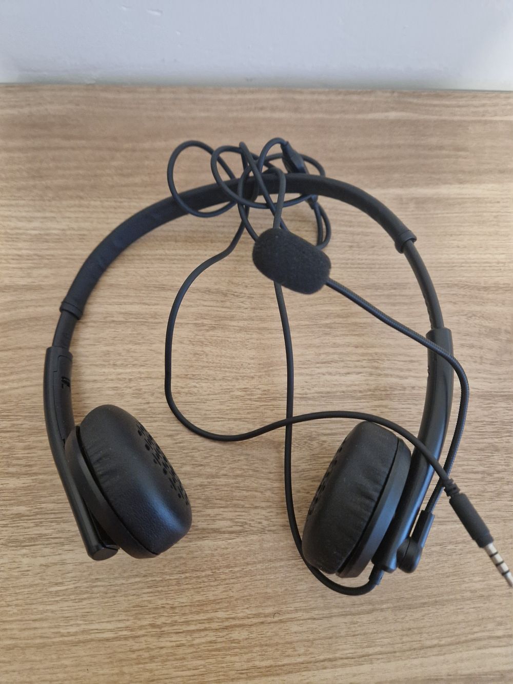 Lot 200: Call centre head phones