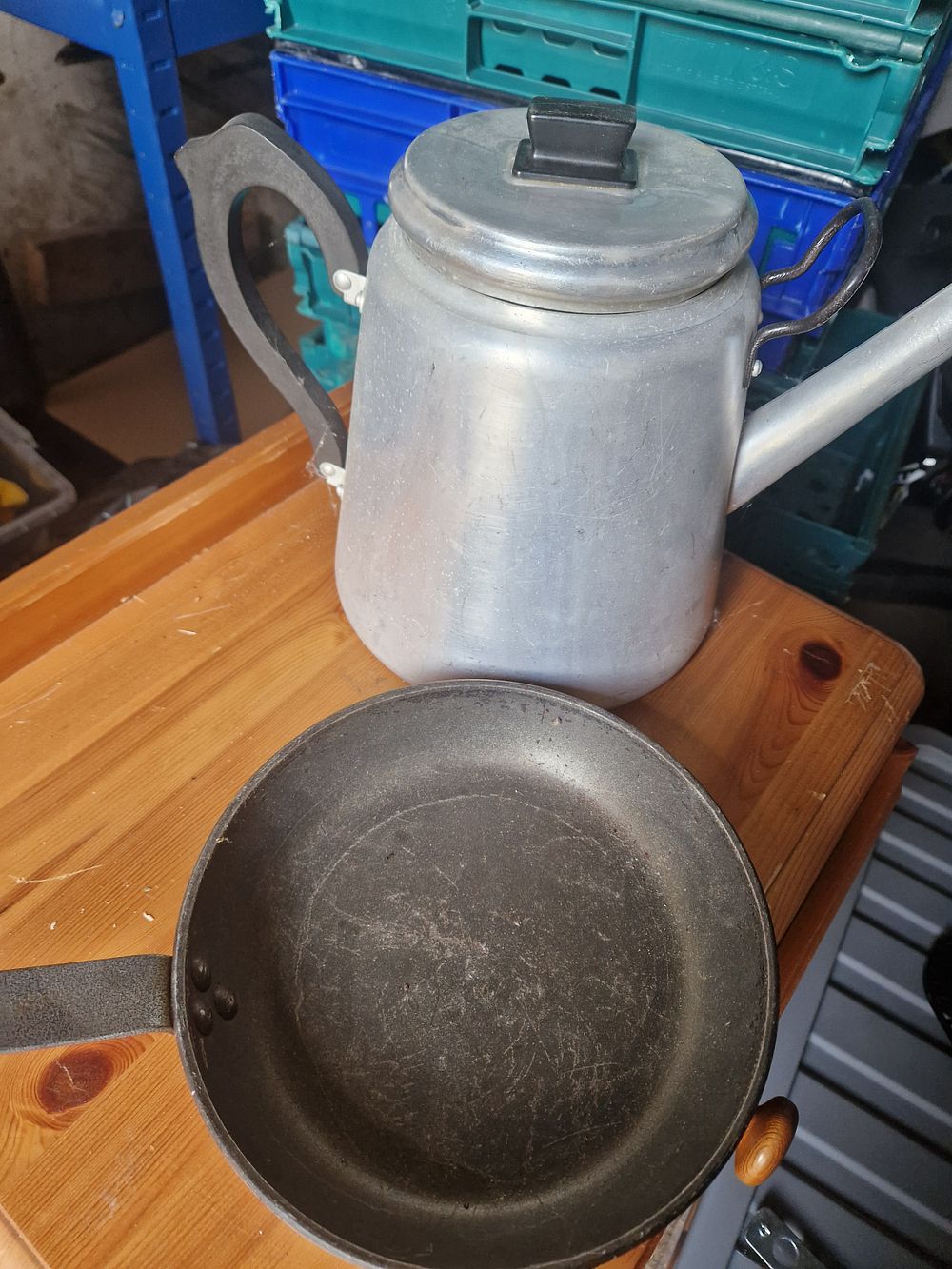 Lot 224: Out door camping kettle and pan