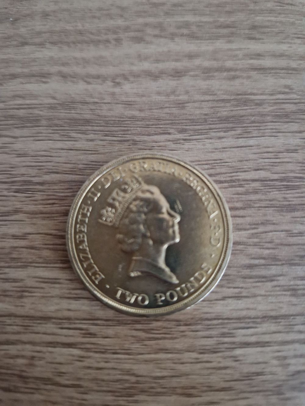 Lot 237: Collectors 2 pound coin