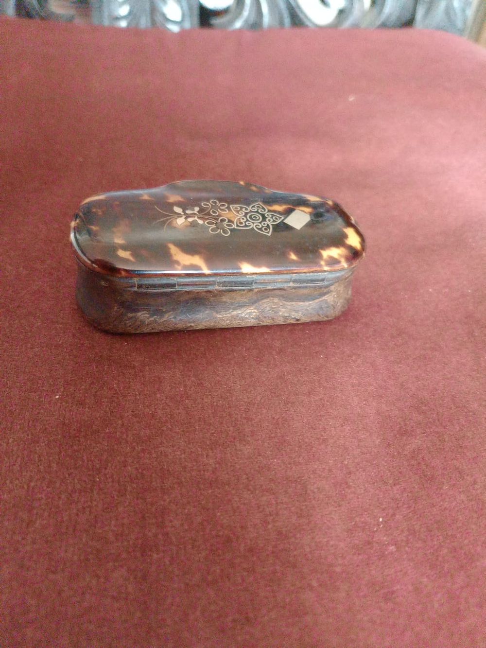 Lot 264: Vintage tortoise shell snuff box