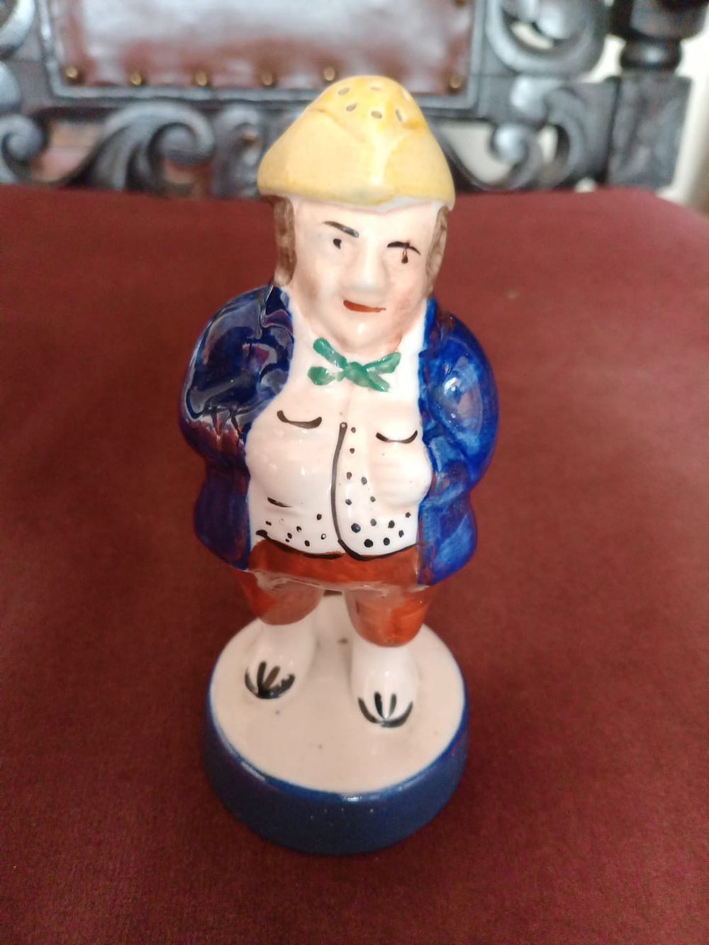 Lot 265: Salt and pepper shakers