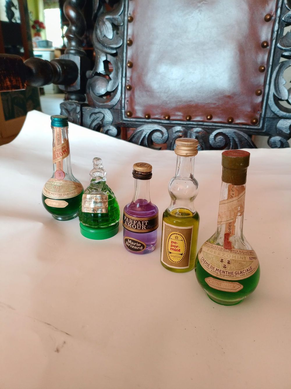 Lot 269: job lot of miniatures