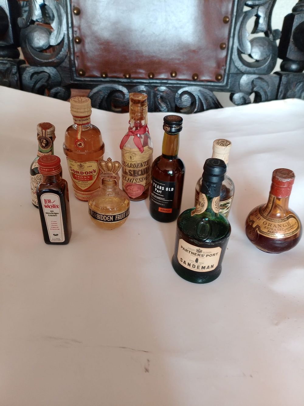 Lot 270: job lot of miniatures
