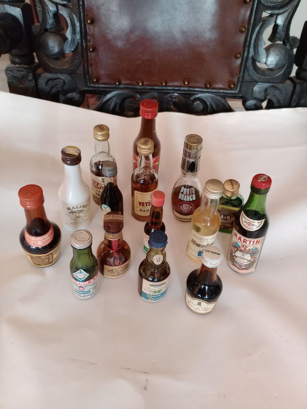 Lot 272: job lot of miniatures
