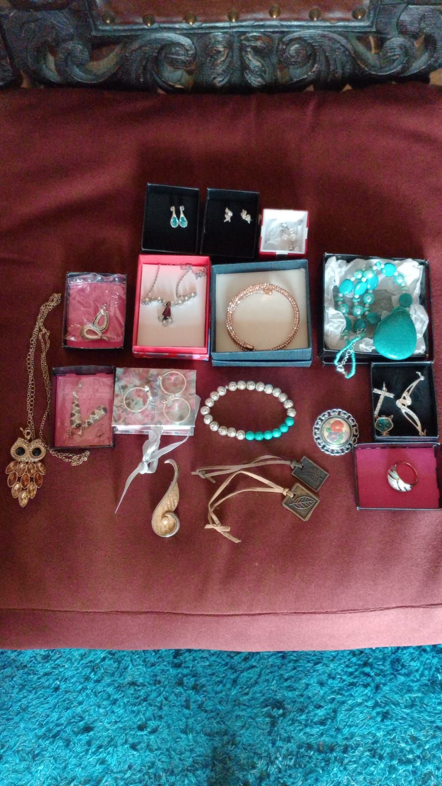 Lot 279: Costume jewellery