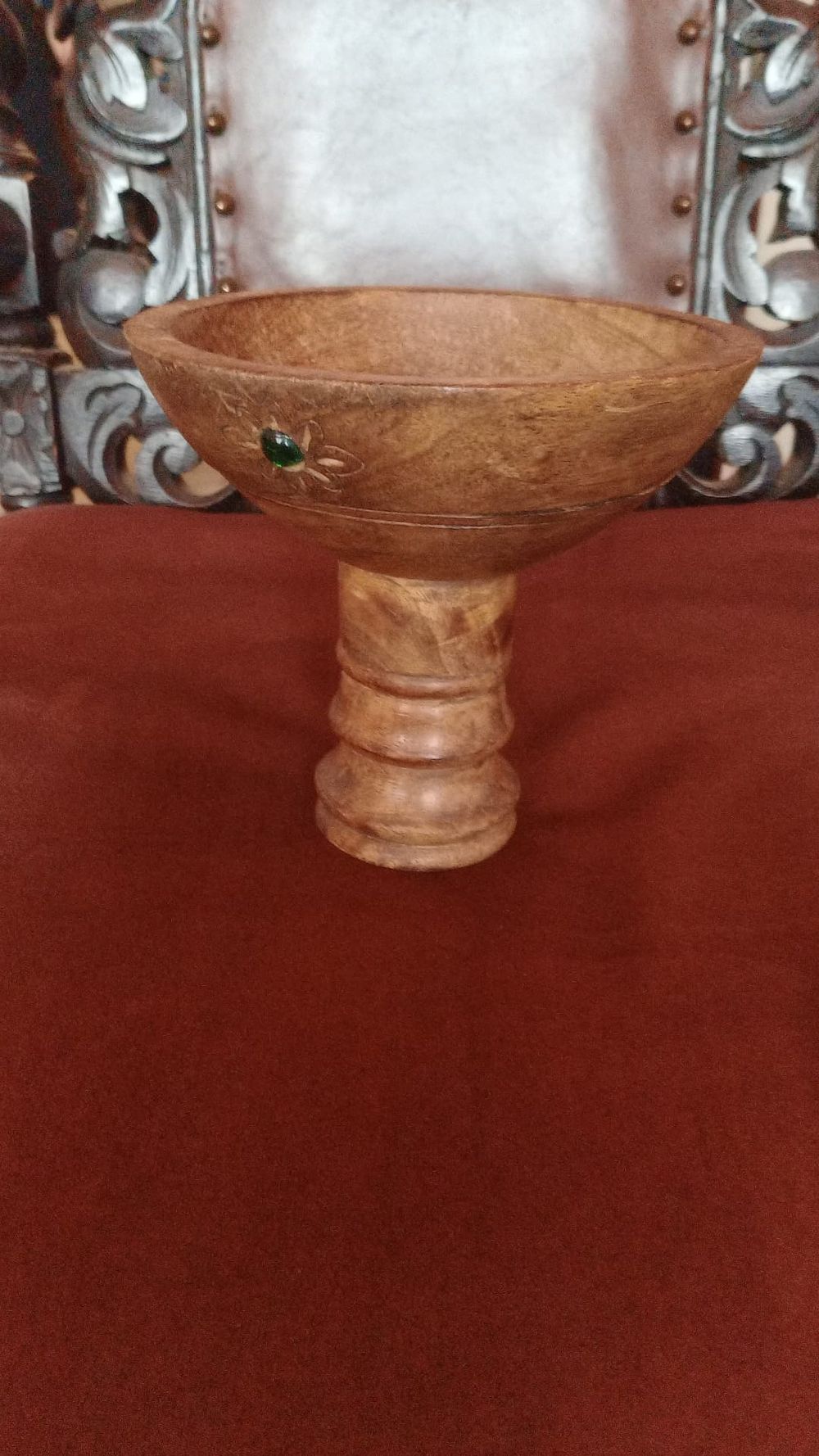 Lot 156: Wooden trinket pot