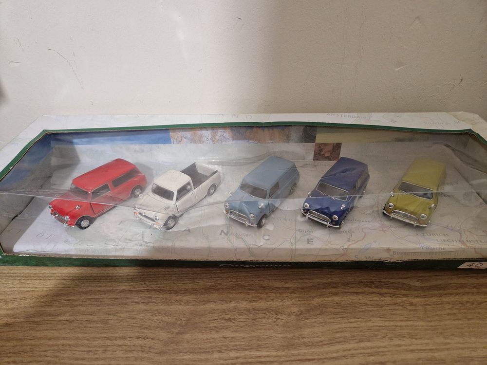 Lot 166: mini van collection x 5