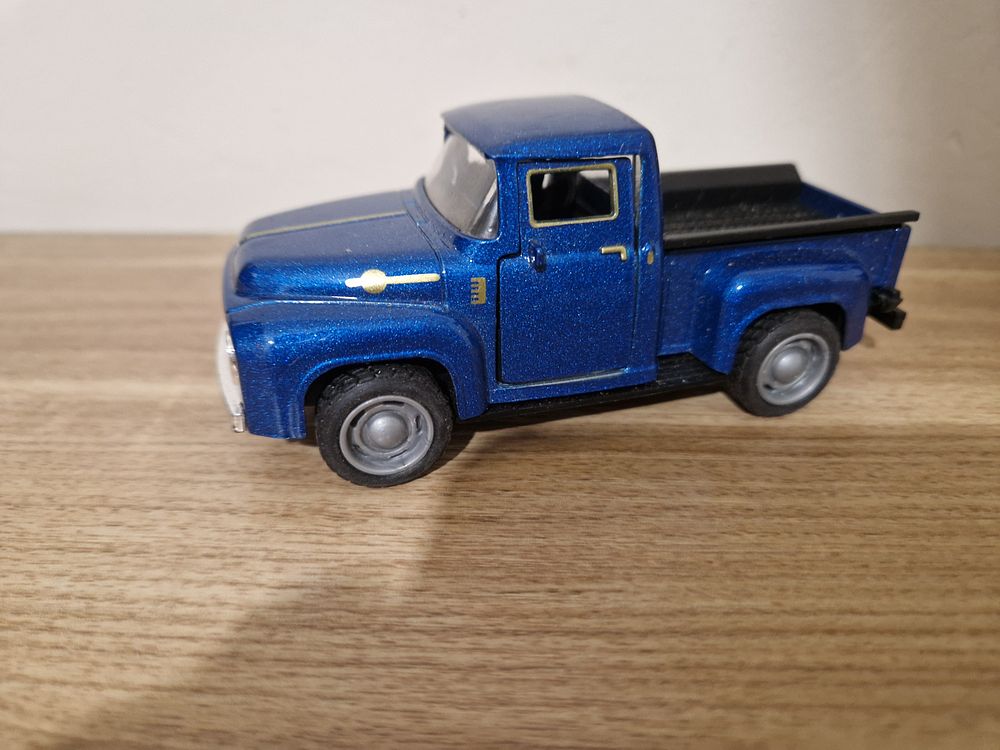 Lot 171: Model truck