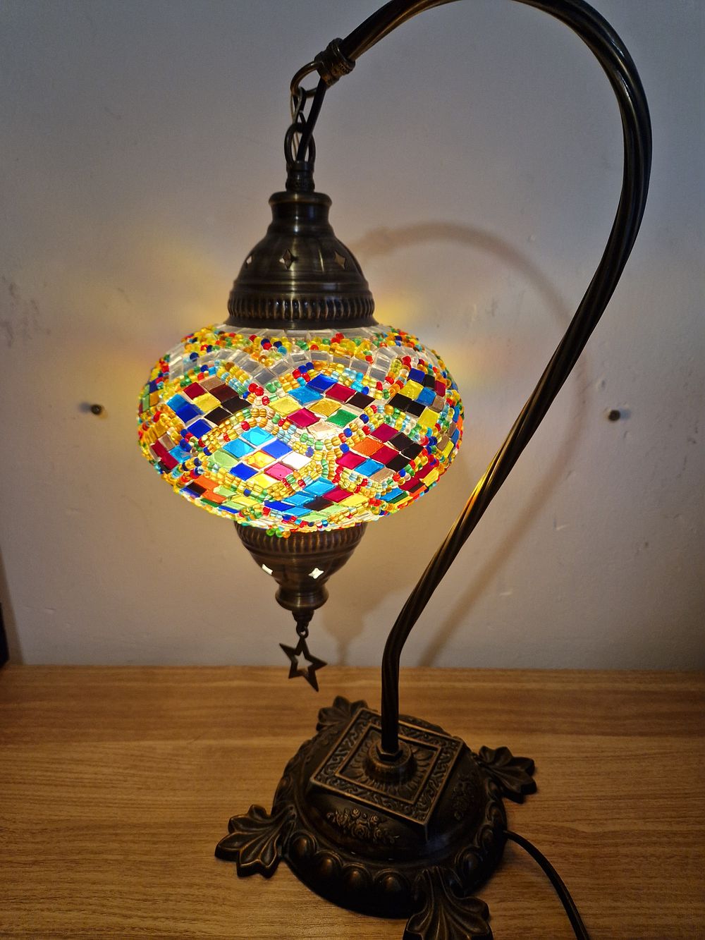 Lot 175: Table lamp