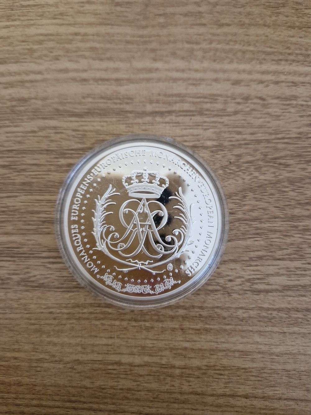 Lot 176: Large collectors coin