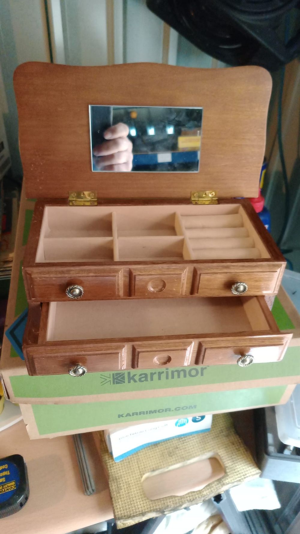 Lot 178: Jewellery box