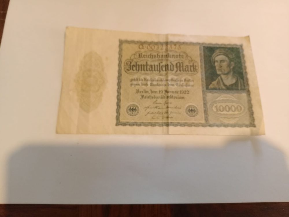 Lot 246: 1922 10000 mark note