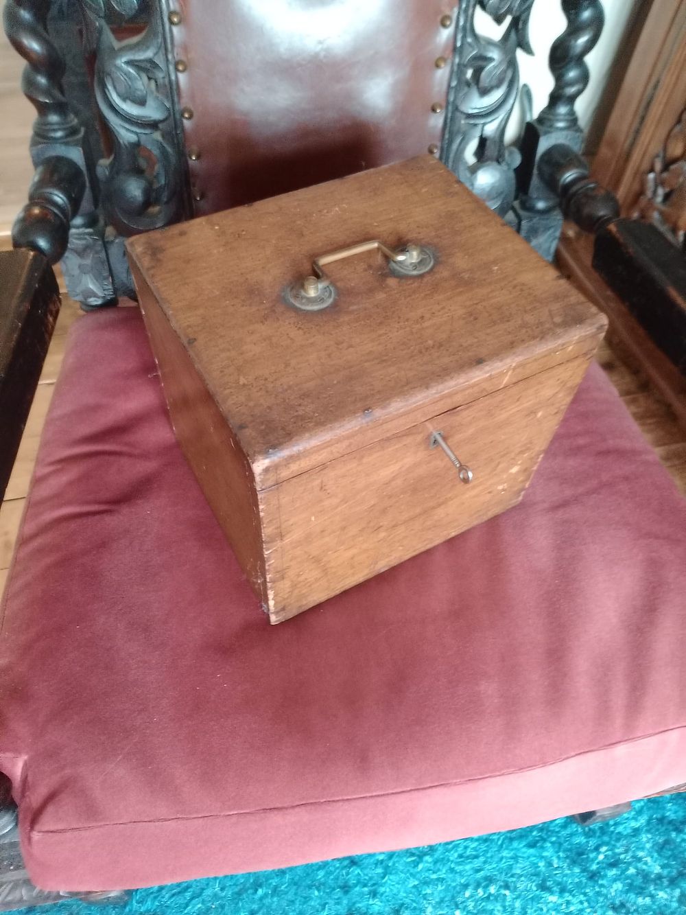 Lot 258: Oak box with key