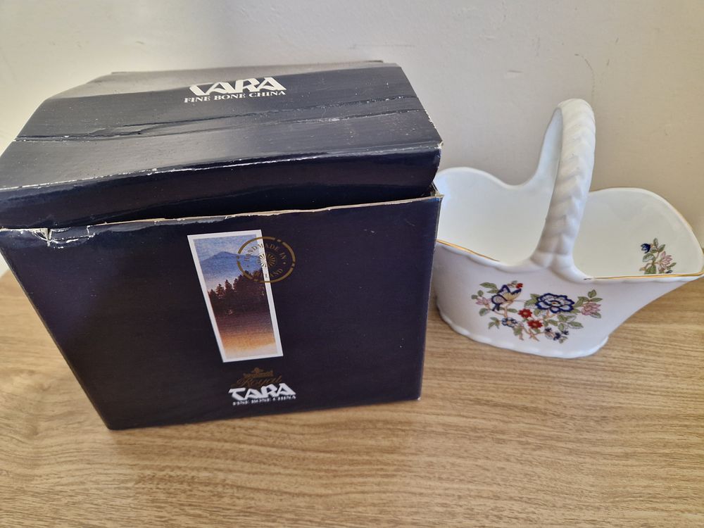 Lot 273: Tara fruit basket