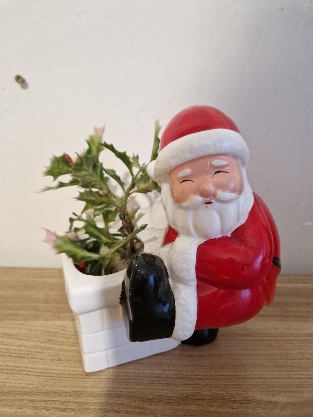 Lot 275: Santa ornament flower pot