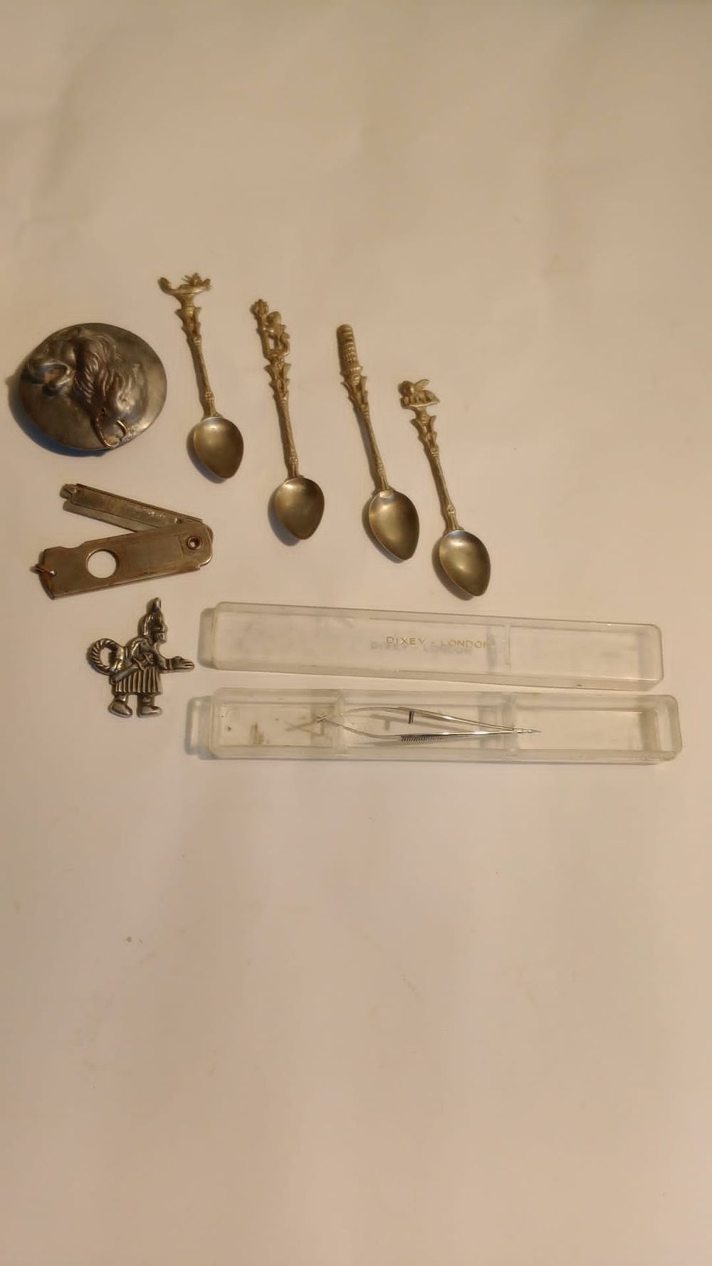 Lot 157: Mixed vintage lot