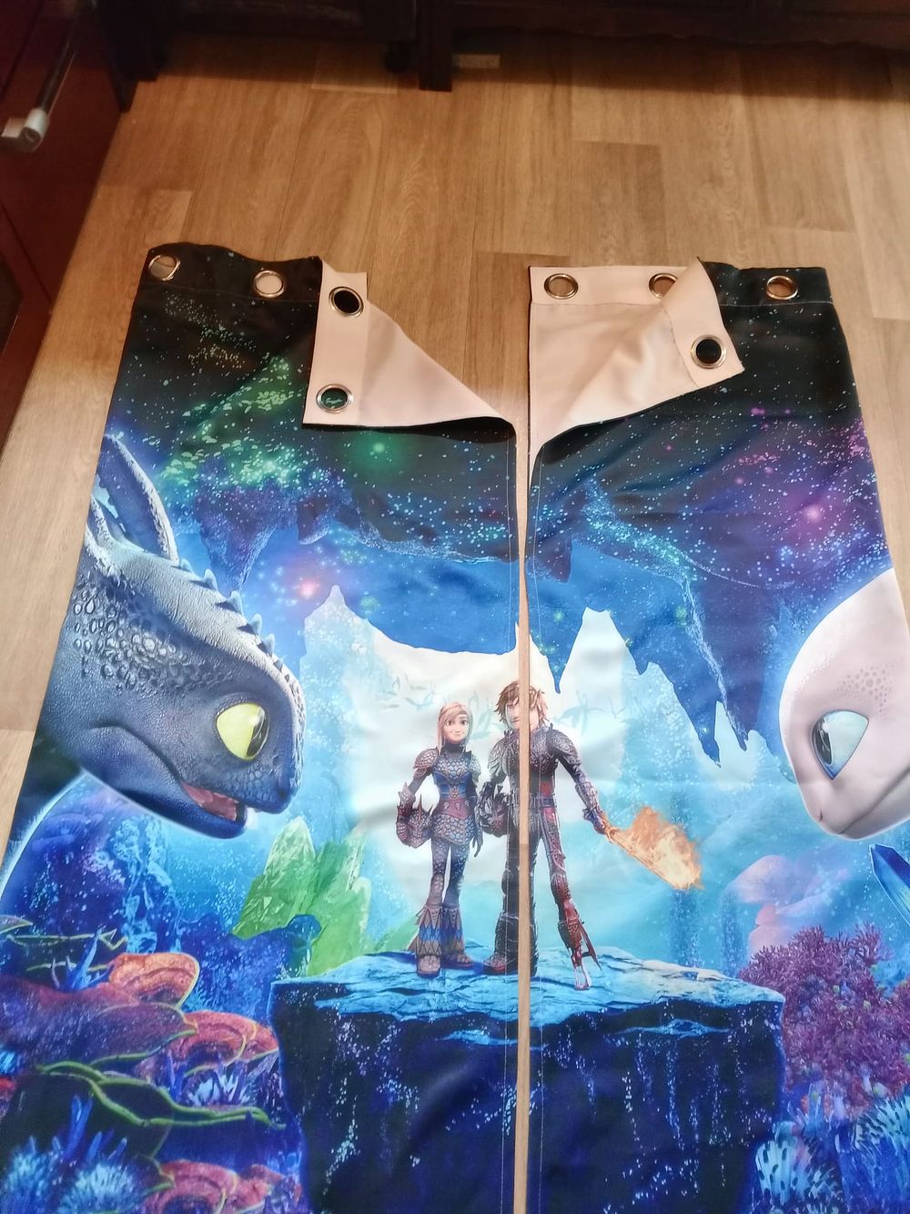 Lot 161: How to train a dragon curtains