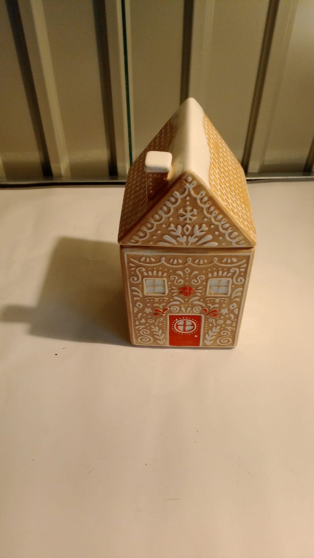 Lot 168: Christmas biscuit pot