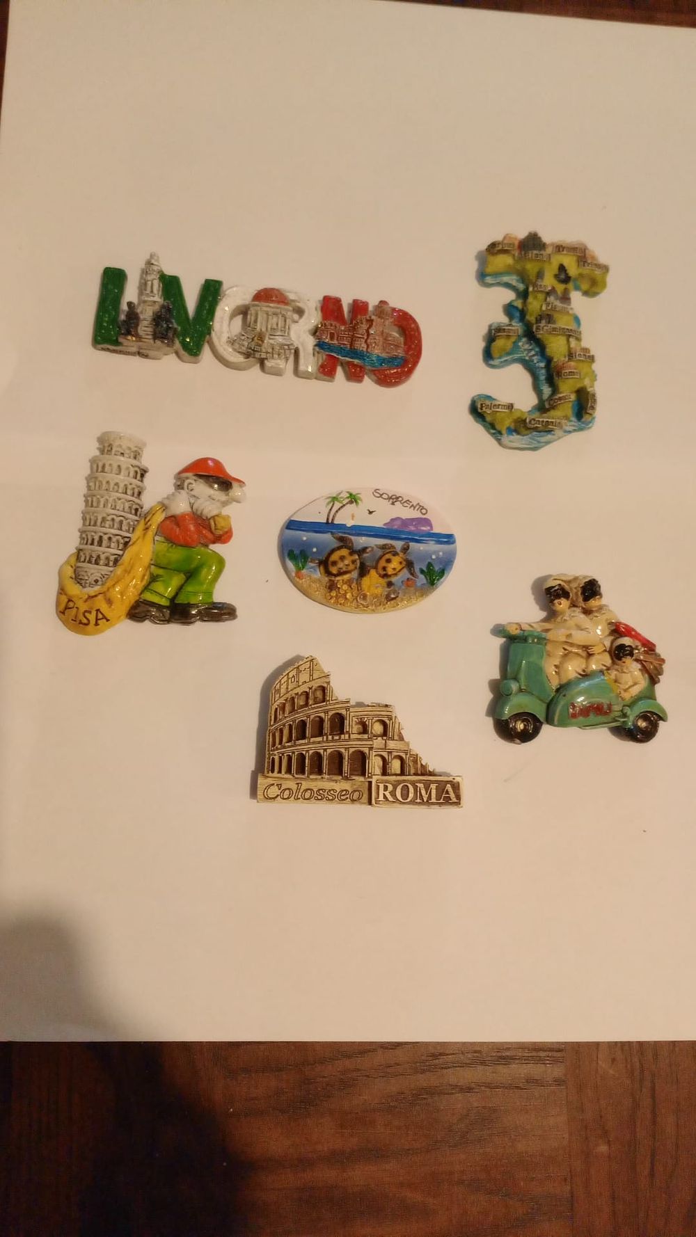 Lot 193: 6 Italian fridge magnets