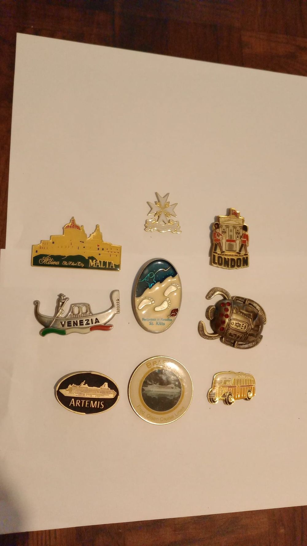 Lot 195: 9 metal rare fridge magnets