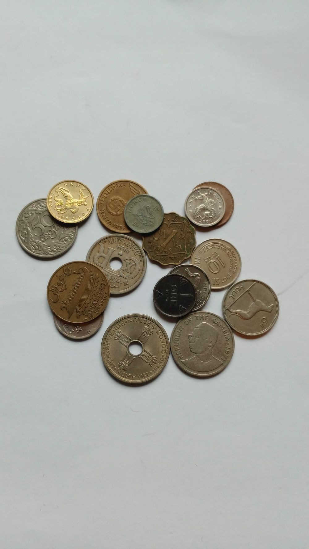 Lot 205: Mixed job lot coins