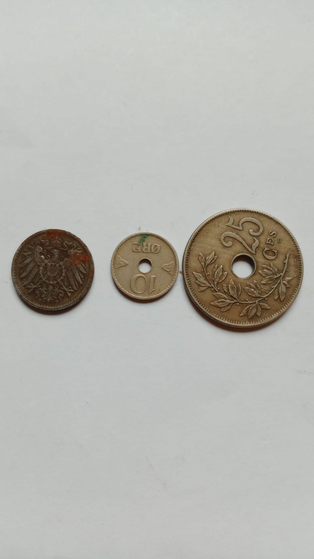 Lot 212: job lot of coins