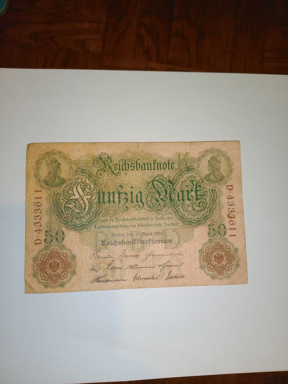 Lot 225: vintage bank notes