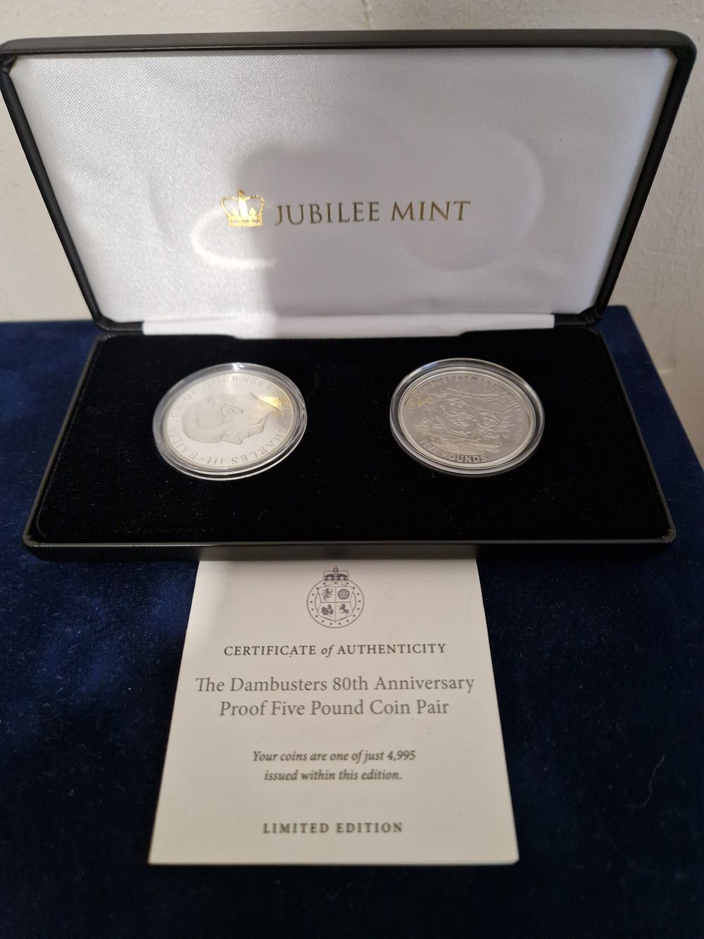 Lot 239: Jubilee five pound coin