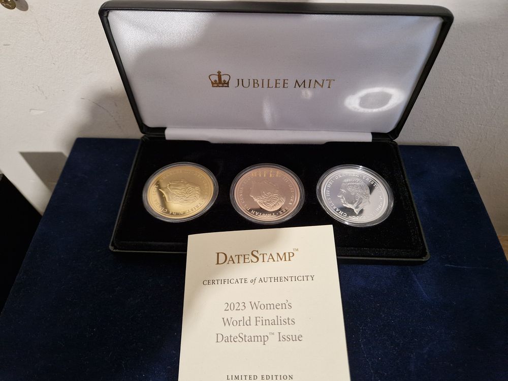 Lot 240: Jubilee mint coins