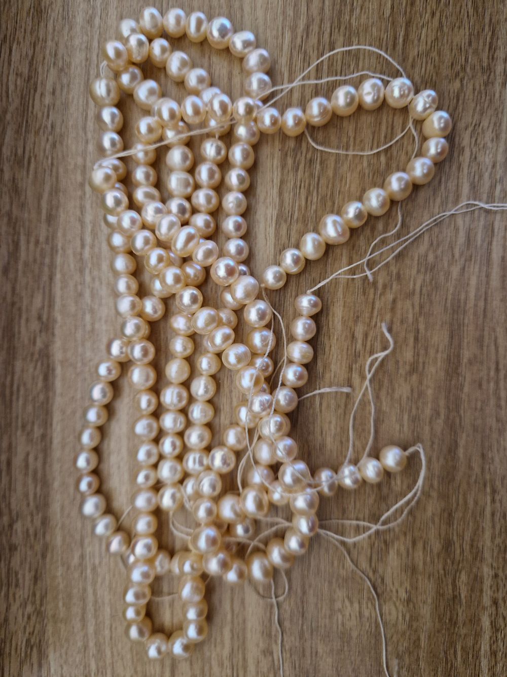 Lot 243: Small job lot of genuine pearls