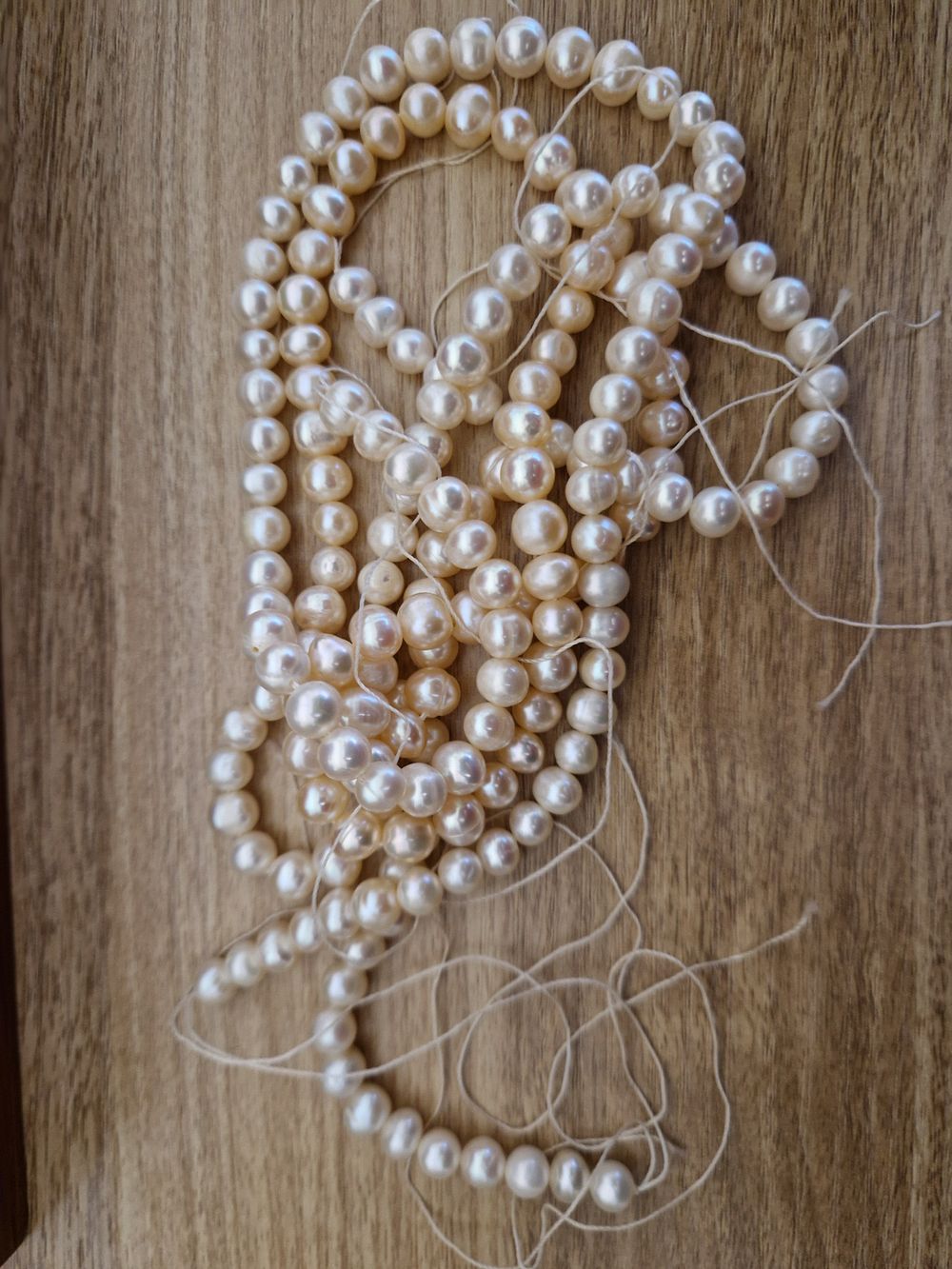 Lot 244: Small job lot of genuine pearls