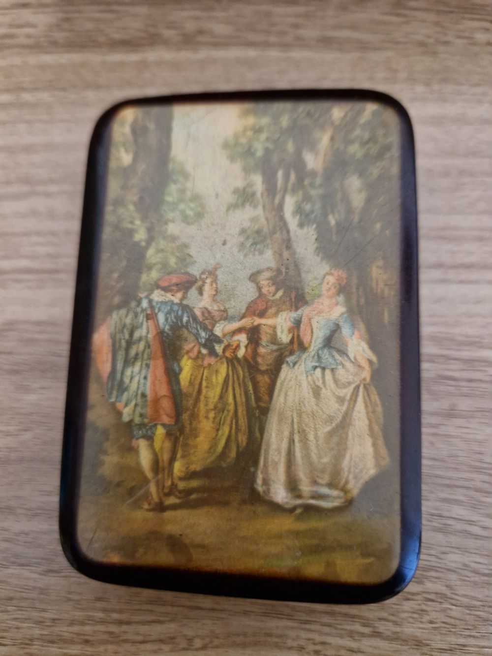 Lot 247: vintage cigarette tin