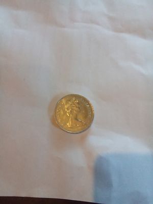 Armagh fair. Queen Mother 1980 coin.