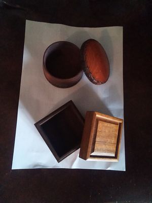 Armagh fair. Two wooden trinket boxes.
8 cm x 6 cm &amp; 9 cm x 5.5 cm.